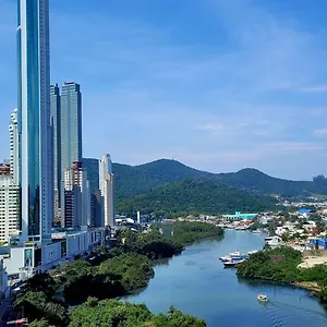 Apto Na Quadra Do Mar E Vista O Rio Apartamento Balneário Camboriú